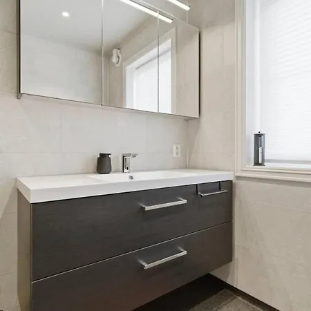Urban Comfort. 3br. Stunning View.free Parking