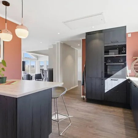 Urban Comfort. 3br. Stunning View.free Parking *